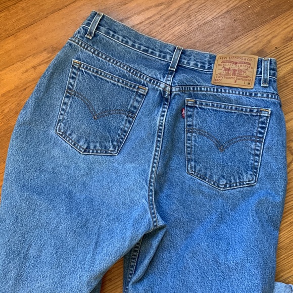 Levi 550 Vintage High Waisted Mom Jeans (16 but fit like 12) - Picture 7 of 7